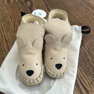 NEW Donsje leather fur lined Grizzly toddler booties. 24-30 months, US size 6-7.